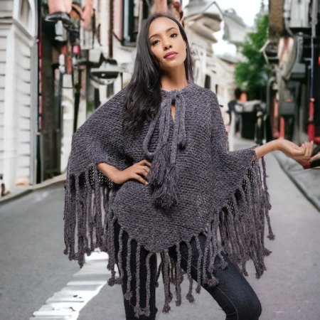 Poncho et ses longues franges Le poncho c'est stylé boheme