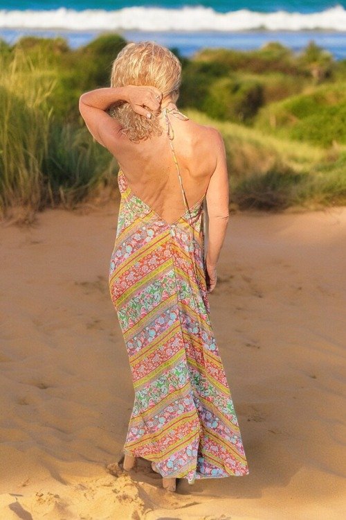 Longue robe dos nu au doux touché soie La plage boheme
