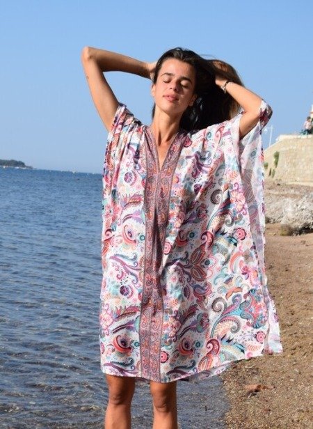 La tunique kaftan en soie imprimé cachemire L'ETE EN SOLDE beachwear