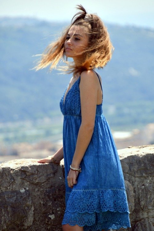 Robe short de couleur bleu denim L'ETE EN SOLDE beachwear